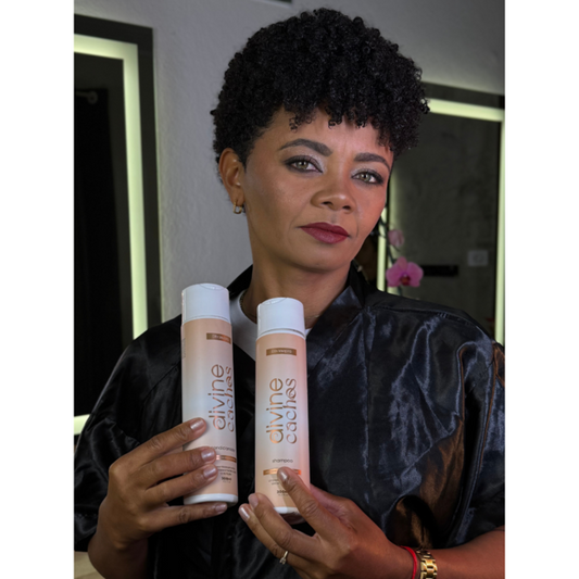Kit Shampoo + Condicionador Divine Cachos – Limpeza Suave e Hidratação Nutritiva para Cada Curva do Seu Fio